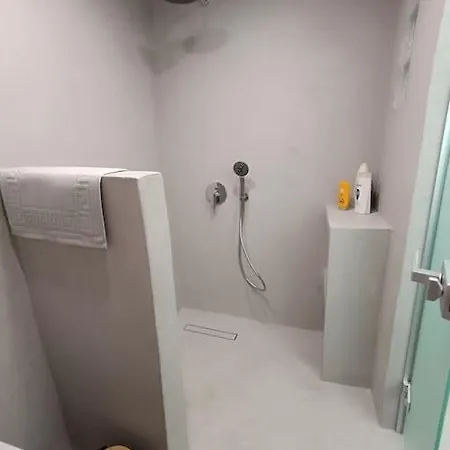 Cocοon Escape In * Tínos