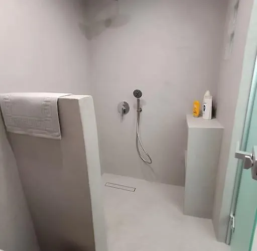 Cocοon Escape In * Tínos