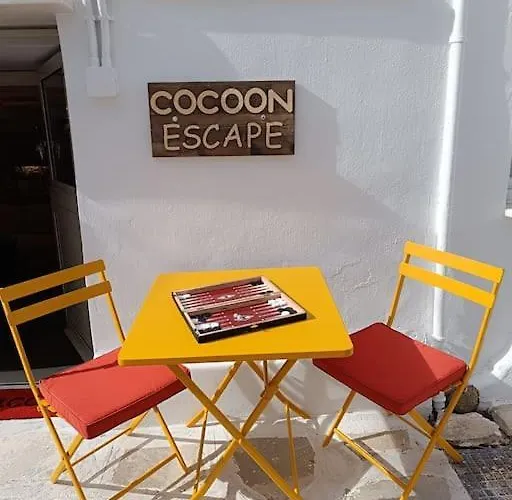 Cocοon Escape In *