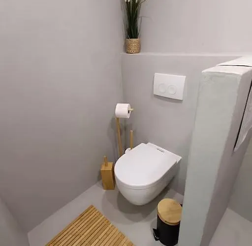 Cocοon Escape In Tínos